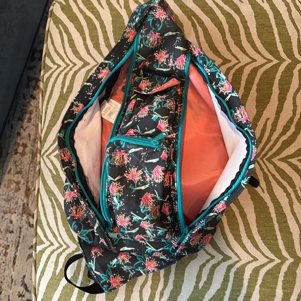 Kavu Floral Sling Bag - Black and Pink - Picture 4 of 5